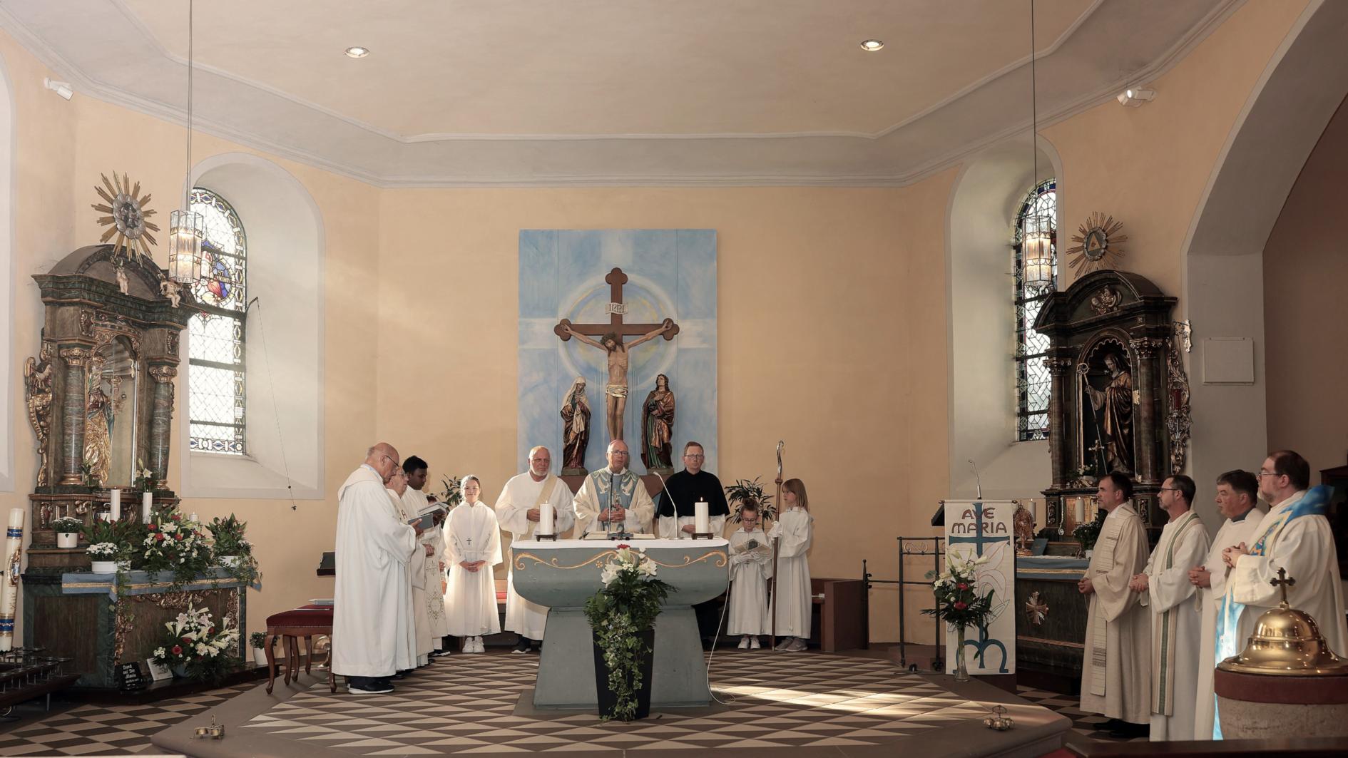 Bischof Ackermann beim Gottesdienst in Barweiler