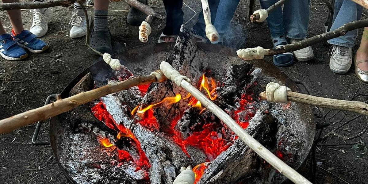 Stockbrot auf der Kinderfreizeit (c) Kimberly Gustävel Stockbrot auf der Kinderfreizeit