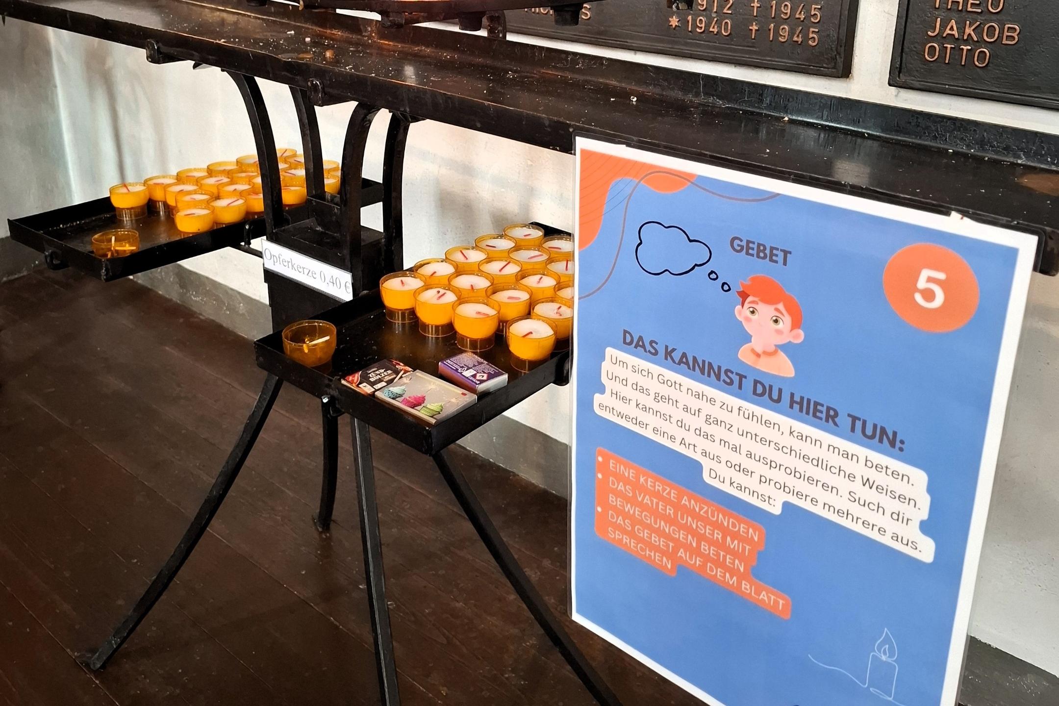 An dieser Station des Familienparcours können die Teilnehmenden ein Gebet sprechen und eine Kerze anzünden