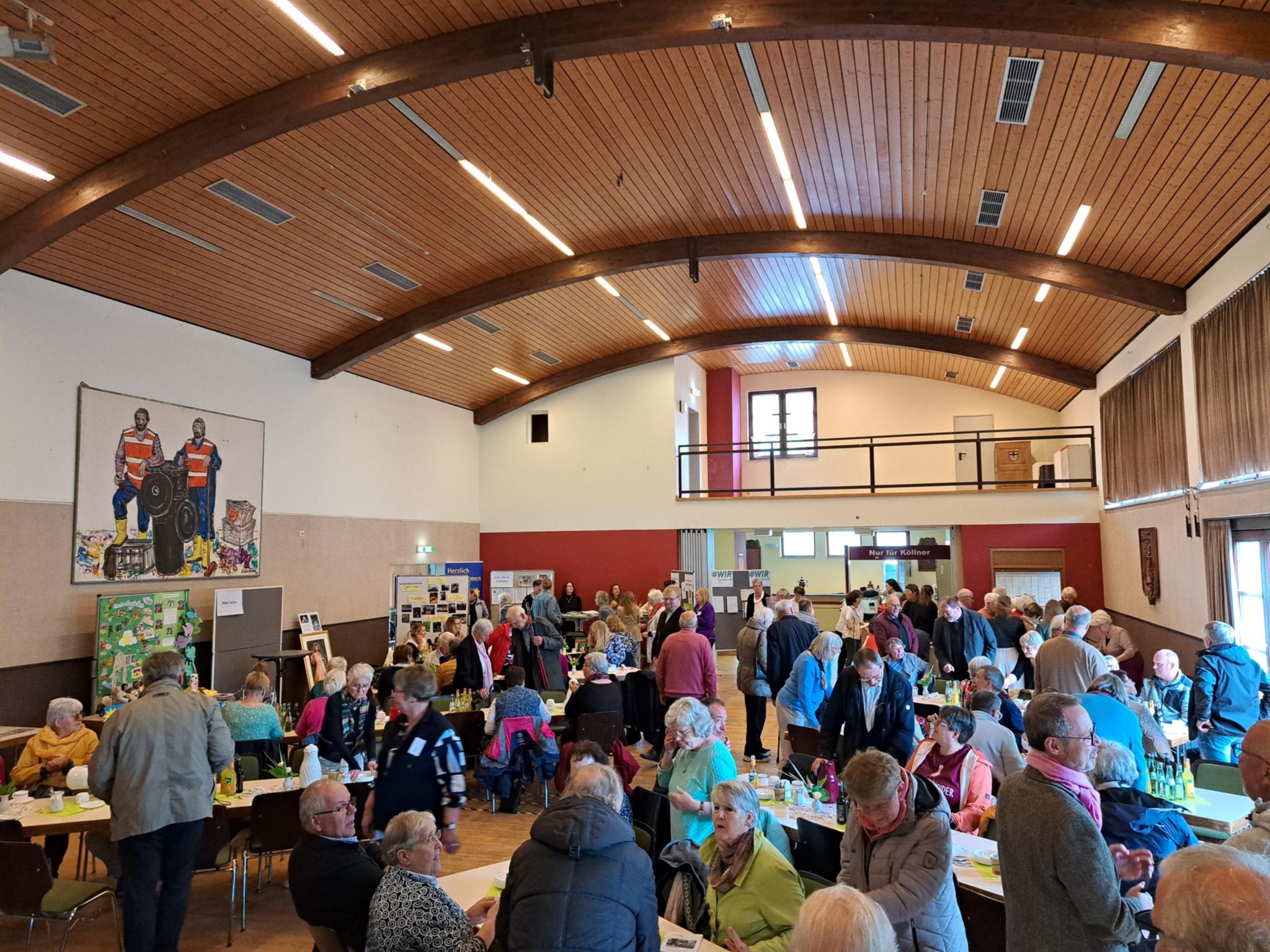 Austausch und Begegnung in der Hocheifelhalle