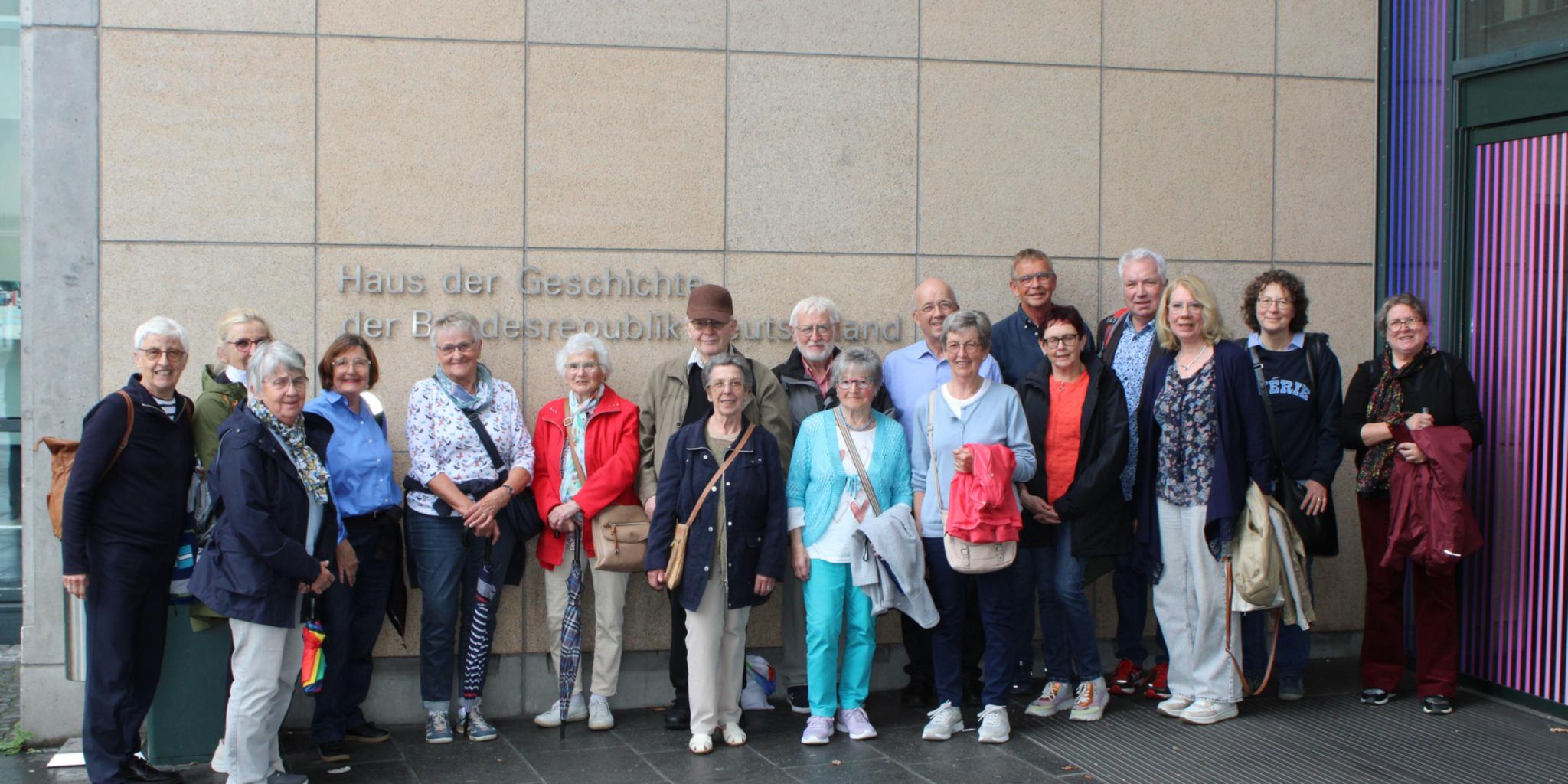 Der KAB-Ortsverband Reifferscheid-Rodder bescuht das Hasu der Geschichte in Bonn (c) Peter Kaiser Der KAB-Ortsverband Reifferscheid-Rodder bescuht das Hasu der Geschichte in Bonn