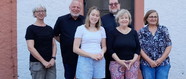 Von links: Anette Weber, Gemeindereferentin Pastoraler Raum Adenau-Gerolstein; Gregor Meyer, Diakon Pastoraler Raum Adenau-Gerolstein, Ilse Rijke, Formularlotsin; Pfarrer Gebhard Lück, Pfarrei Maria Königin In der Kalkeifel; Brunhilde Auer-Lamberz, Formularlotsin; Gertrud Simonis, Caritas-Fluthilfe (c) Gertrud Simonis Von links: Anette Weber, Gemeindereferentin Pastoraler Raum Adenau-Gerolstein; Gregor Meyer, Diakon Pfarrei Maria Königin in der Kalkeifel, Ilse Rijke, Formularlotsin; Pfarrer Gebhard Lück, Pfarrei Maria Königin in der Kalkeifel; Brunhilde Auer-Lamberz, Formularlotsin; Gertrud Simonis, Caritas-Fluthilfe