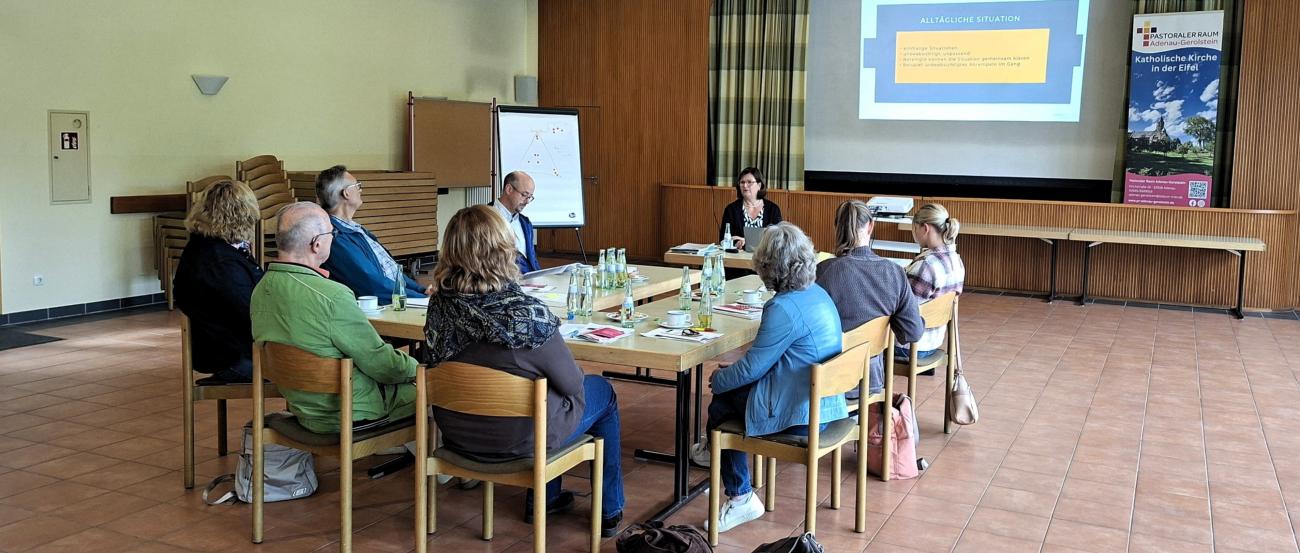 Monika Neumann von der Lebensberatungsstelle Gerolstein erklärt wichtige Merkmale, ab wann aus einer alltäglichen Situation eine Grenzverletzung wird. (c) Philipp Hein Monika Neumann von der Lebensberatungsstelle Gerolstein erklärt wichtige Merkmale, ab wann aus einer alltäglichen Situation eine Grenzverletzung wird.